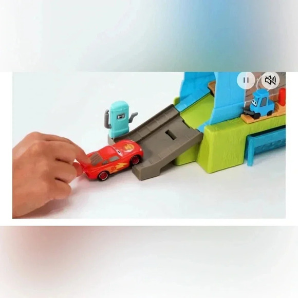 Disney Pixar Cars Submarine Car Wash Playset with Color-Change Lightning McQueen - Picture 2 of 5